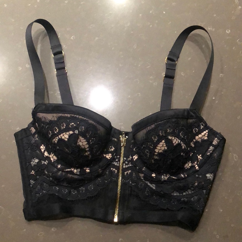 Lace Buste